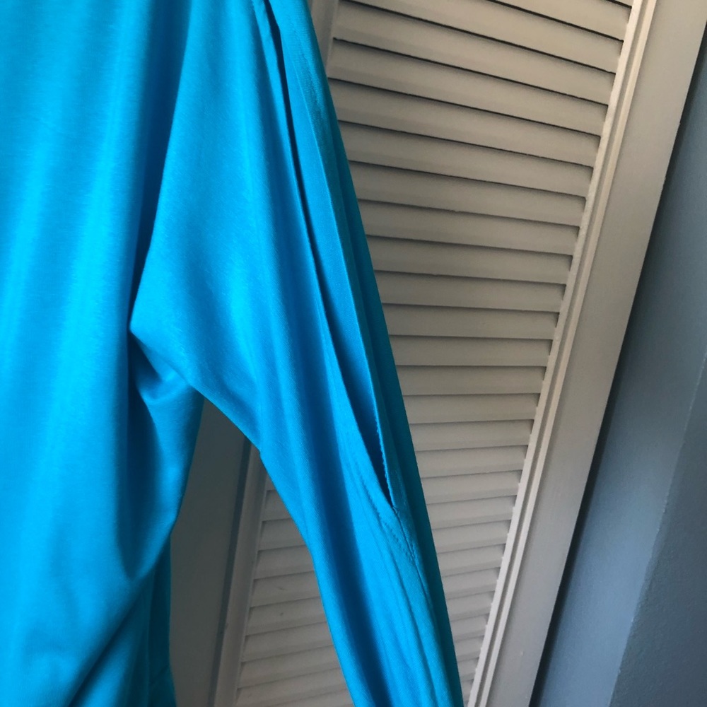 Chico Women’s Blue Blouse Opened Sleeve Size 2